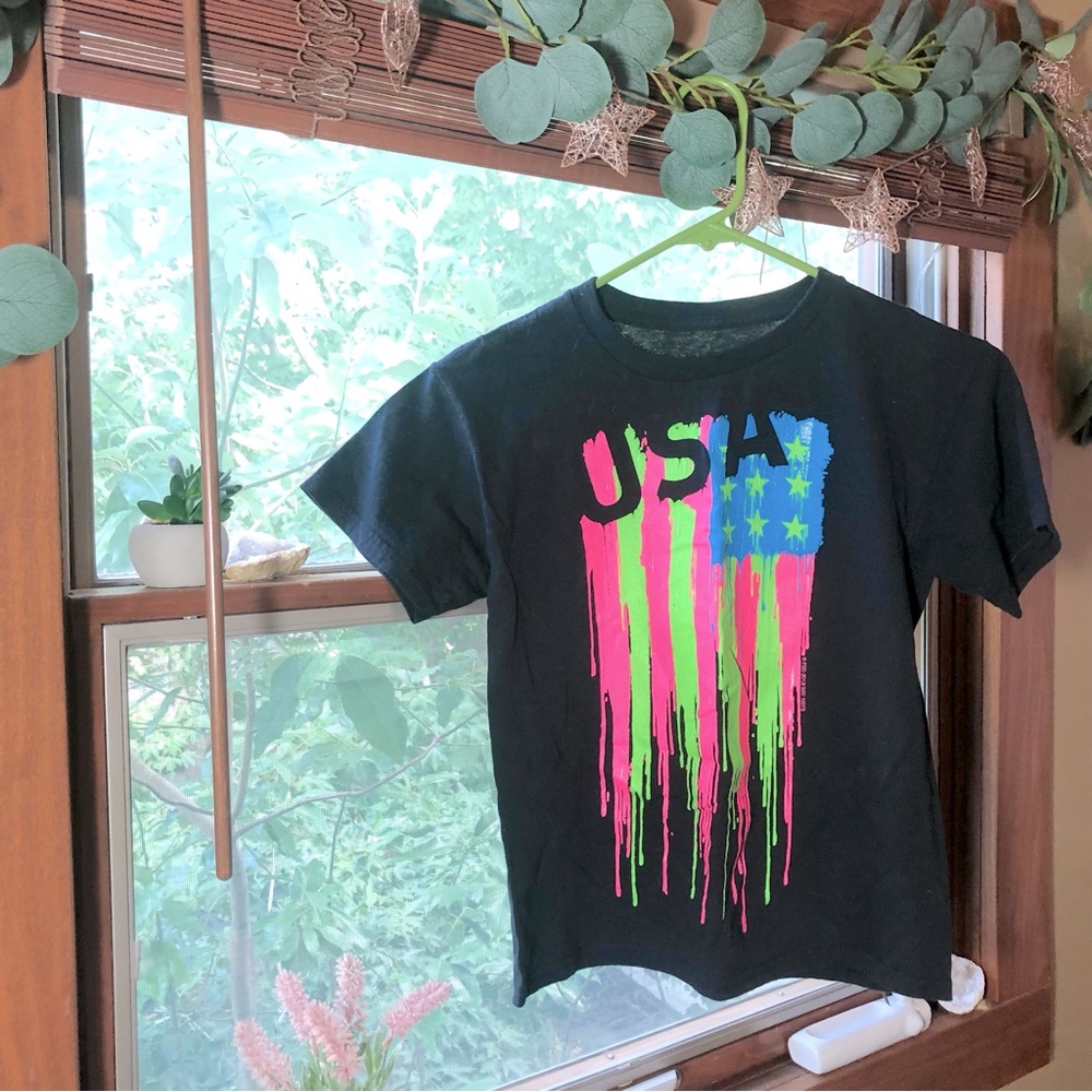 Kids Black Short Sleeve USA Neon Flag Print Tee T-Shirt Children’s Size Medium 8